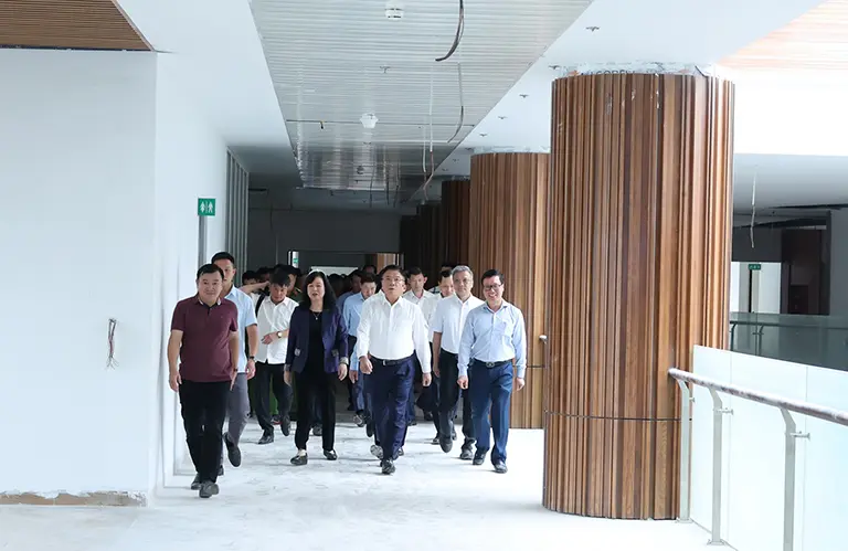 Phó Thủ tướng Lê Thành Long kiểm tra, đôn đốc tiến độ dự án cơ sở 2 Bệnh viện Bạch Mai và Việt Đức